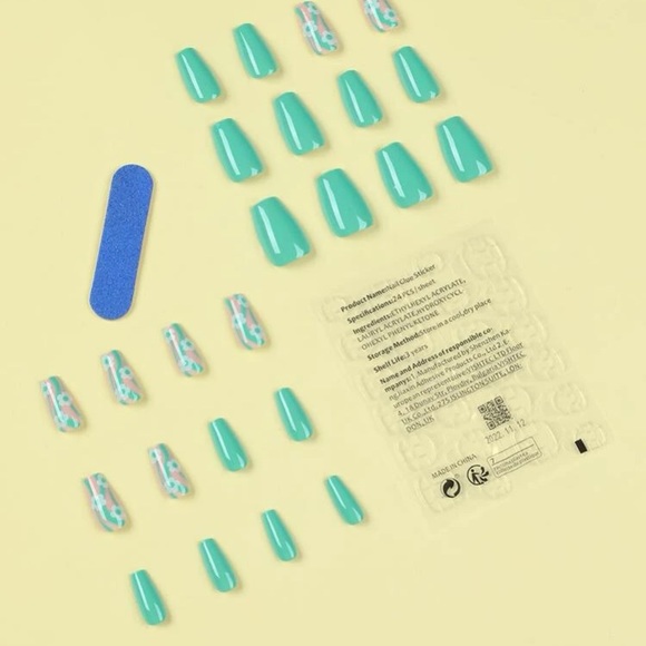 Fake nails - Picture 2 of 2